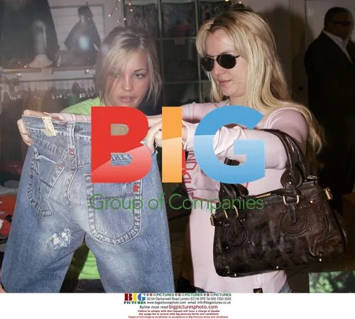 Britney Spears and Jamie Lynn Shopping in Malibu