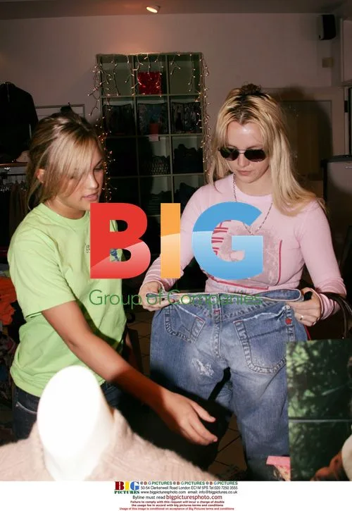 Britney Spears and Sister Shopping in Malibu