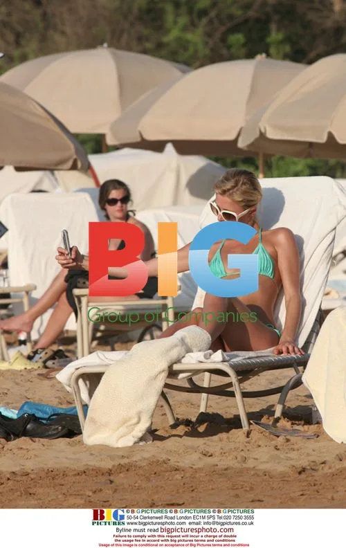 Paris Hilton tans in Hawaii