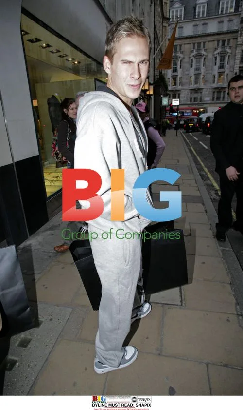 Lee Ryan and Stefanie Martinez Shopping