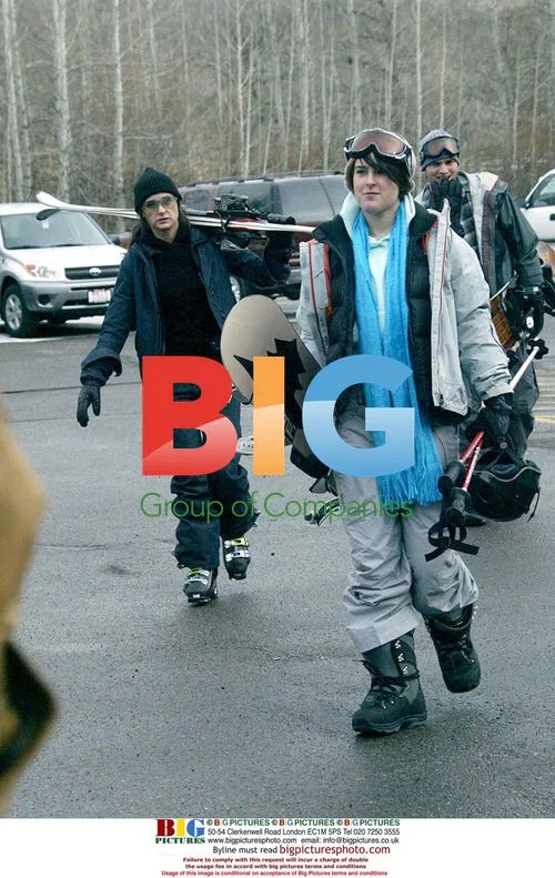 Demi Moore, Ashton Kutcher, Bruce Willis and Rumer Willis Skiing