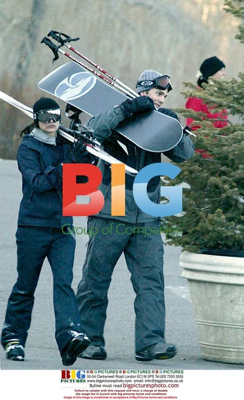 Demi Moore, Ashton Kutcher, Bruce Willis go skiing