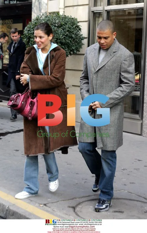 Ronaldo and Daniela Cicarelli Leave Paris