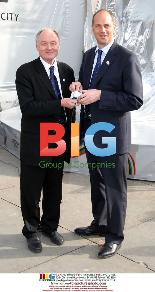 Livingstone and Redgrave Unveil Olympic Statue