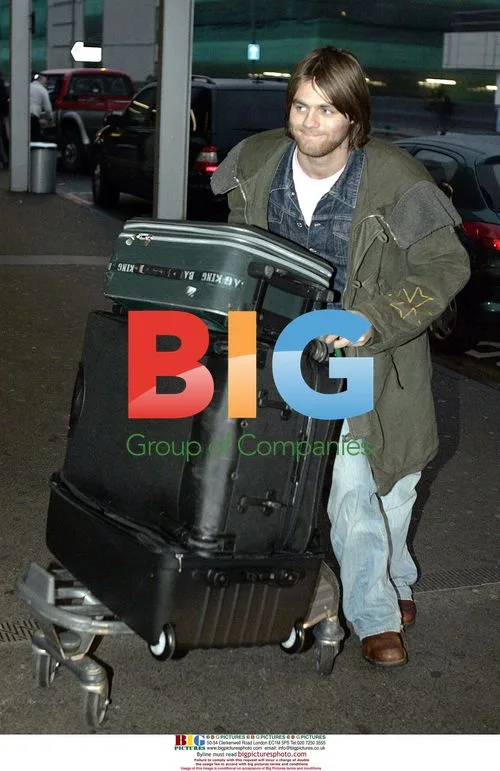 Delta Goodrem and Brian Mcfadden arrive in UK