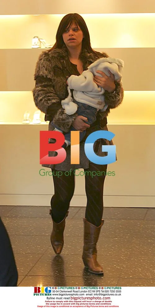 Jade Goody and family shopping in London