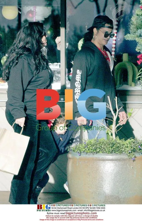 Slash takes son London shopping