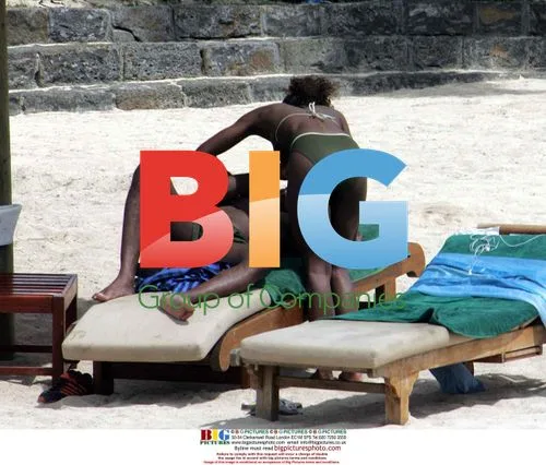 Singer Lemar and Girlfriend Relax in Mauritius