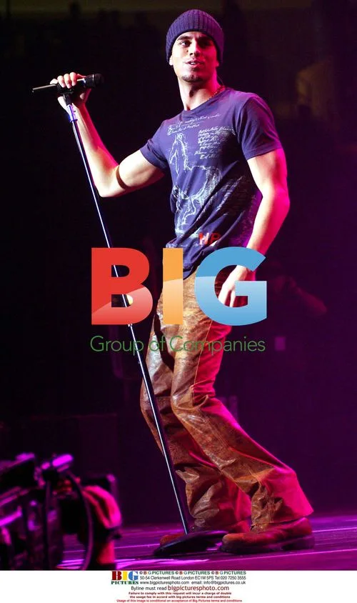 Enrique Iglesias performs at Kiss 108 Jingle Ball 2001