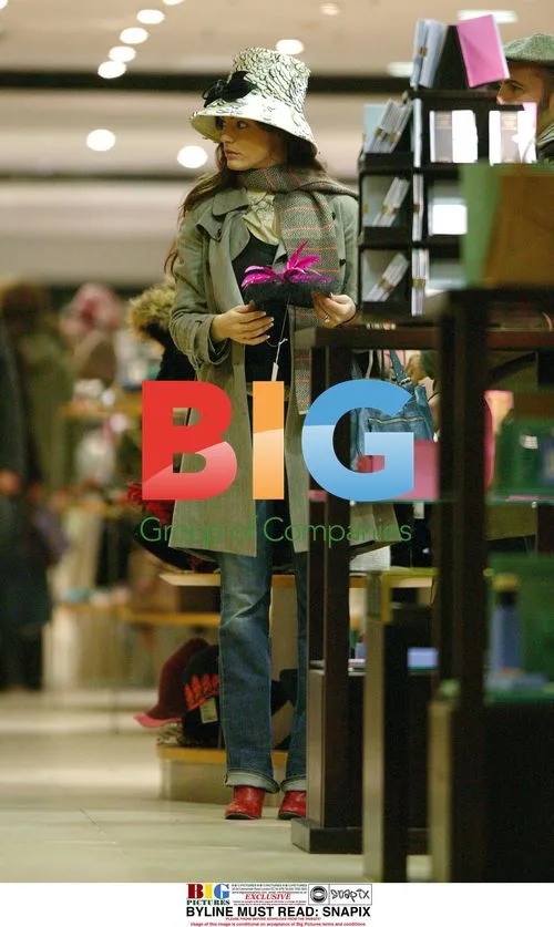 Kelly Brook and Billy Zane Spotted Shopping in London