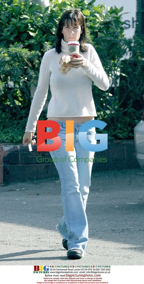 Pregnant Rachael Griffiths Gets Coffee Before Studio