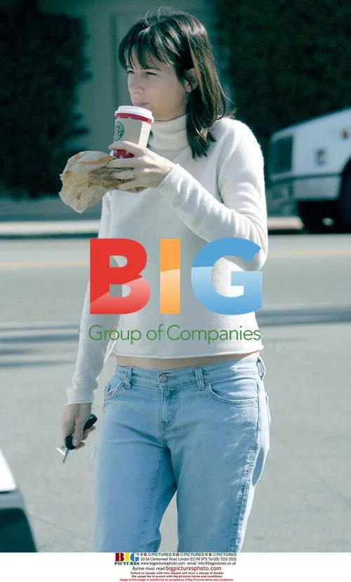 Pregnant Actress Rachael Griffiths Gets Coffee in Hollywood
