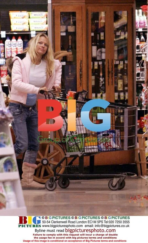 Pamela Anderson's Grocery Shopping Trip