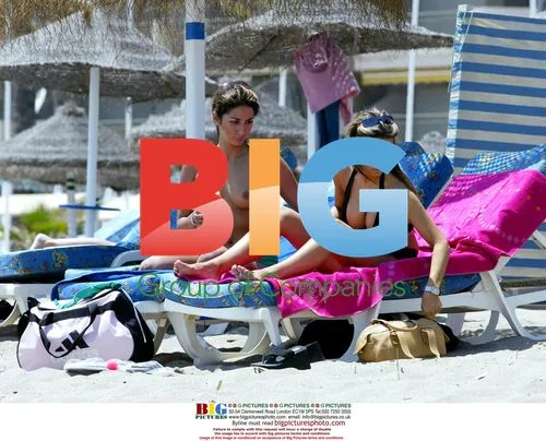 Models Leilani and Lucy Becker on beach