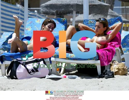 Models Leilani and Lucy Becker Relax in Canary Islands