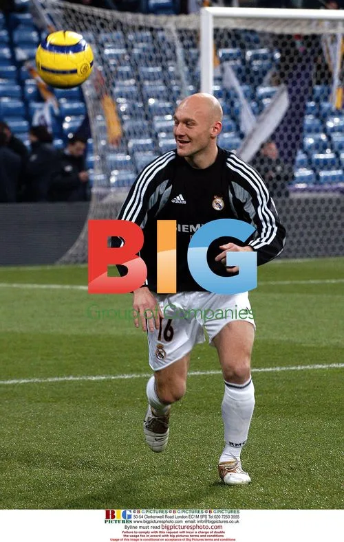 Thomas Gravesen debuts for Real Madrid