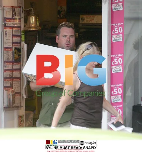 Chris Moyles and Girlfriend Shop for DVD Player
