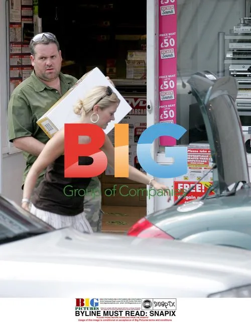 DJ Chris Moyles Shopping for DVD Player
