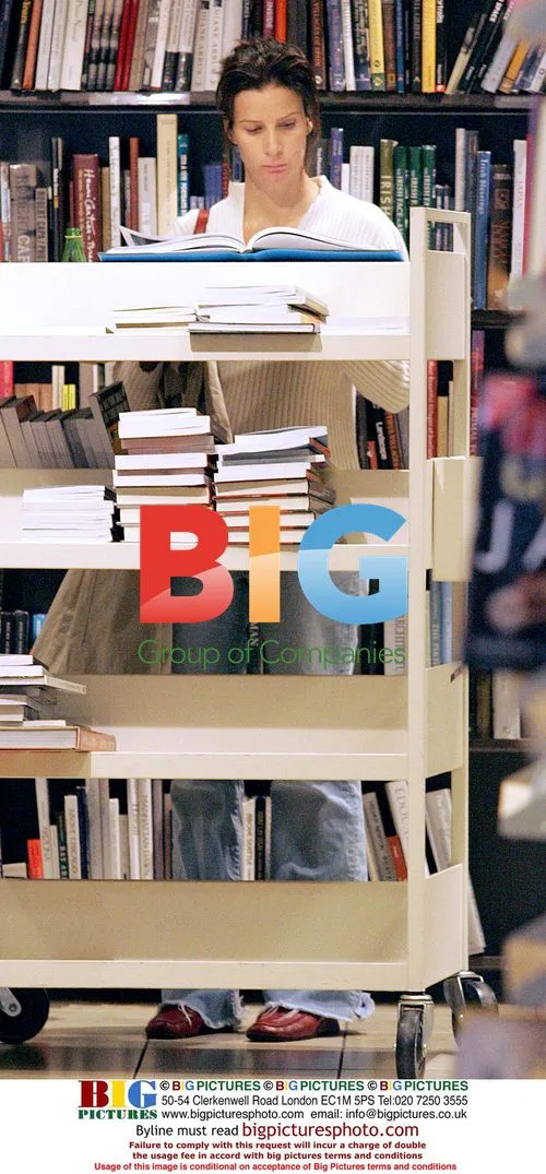 Pregnant Rachael Griffith at West Hollywood Bookstore