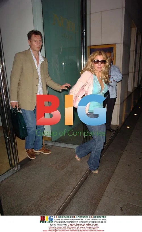 Liam Neeson & Natasha Richardson outside Nobu
