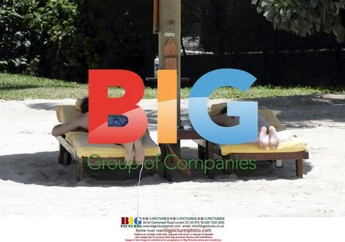Lord Linley and wife on Mauritius vacation