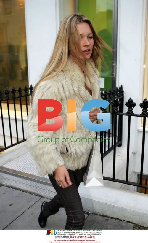 Kate Moss Leaves Bayswater Restaurant