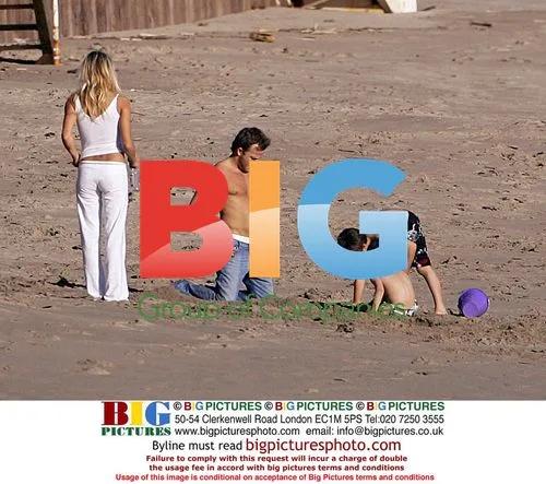 Pamela Anderson and Stephen Dorff on Malibu Beach