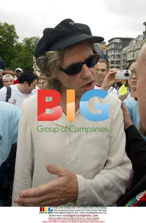 Geldof, McKellen and Fry Open London Pride "Big Gay Out"