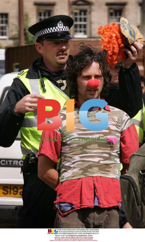Protesters and police clash in Edinburgh