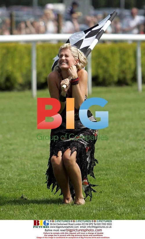 Sarah Dunn starts mascotte race at Football Furlong Event