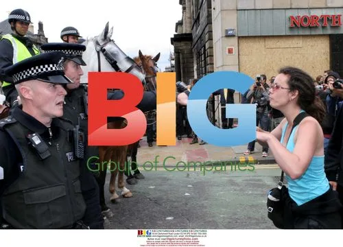 Protesters and police clash in Edinburgh