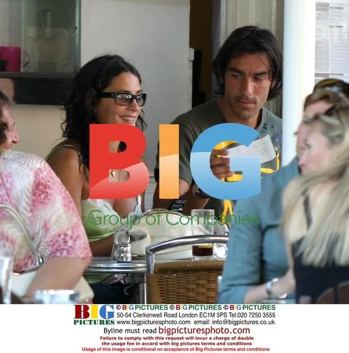 Arsenal Star Pires With Pregnant Girlfriend
