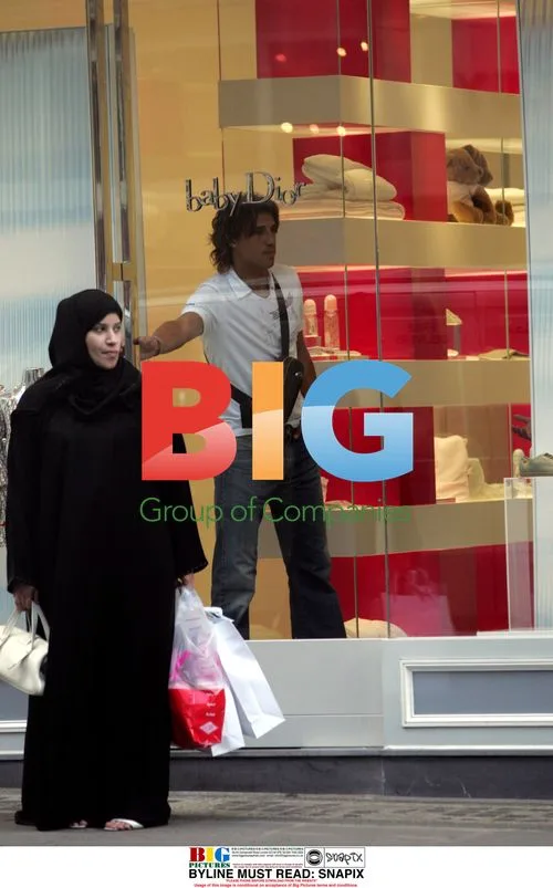 Hernan Crespo and wife Alessia Rossi shopping