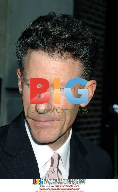 LYLE LOVETT exits 'The Late Show'