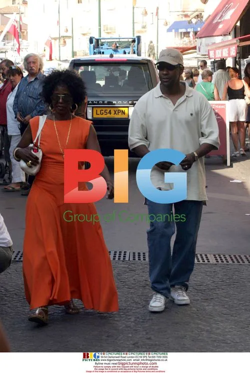 Denzel Washington shopping in Saint Tropez