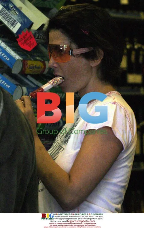 Sadie Frost and Davinia Taylor Shopping