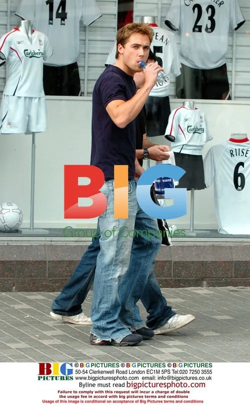 Hollyoaks Actors Shopping in Liverpool