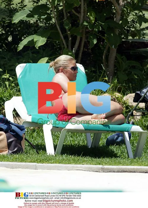 Singer Suzanne Shaw on holiday in Grand Canaries