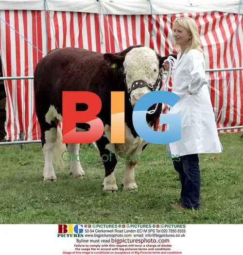 Sara Cox supports her dad Len at Royal Lancs Show