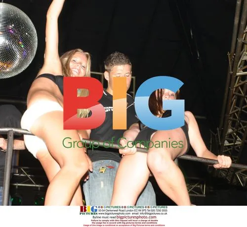 Crowds enjoy wild summer night at Kadoc Disco in Albufeira