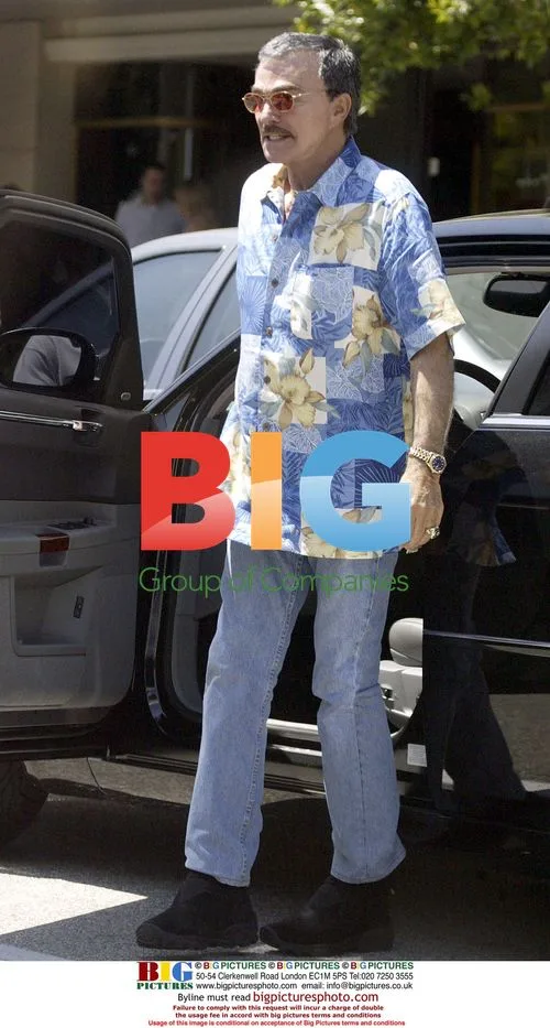 Burt Reynolds Shopping in Beverly Hills
