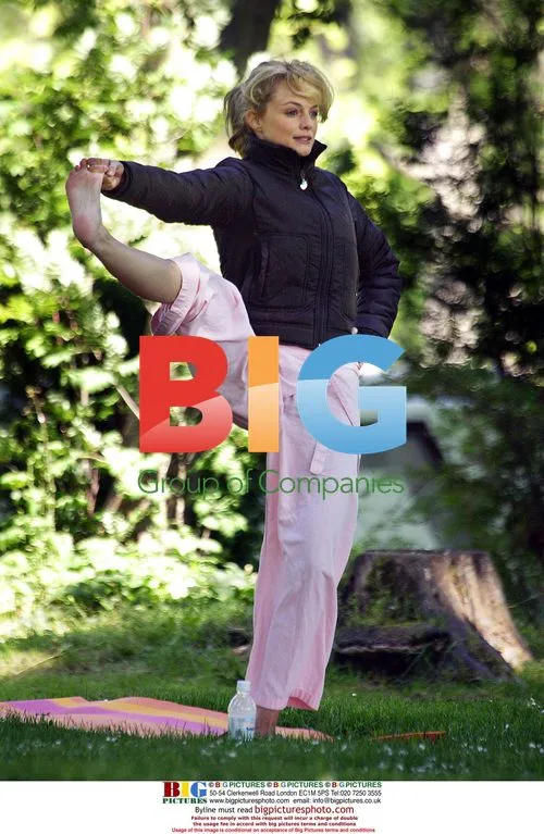 Heather Graham Shows Off Yoga Skills on Set