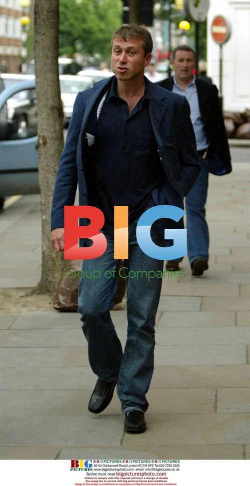 Roman Abramovich strolls with security in London