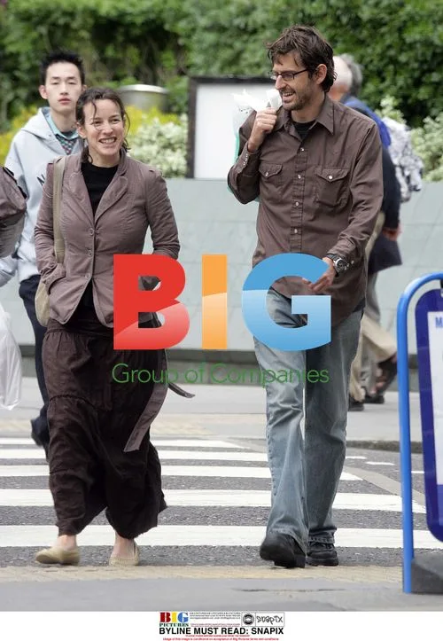 Louis Theroux Shopping with Girlfriend