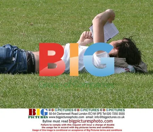 Dan Hipgrave Relaxes in Park