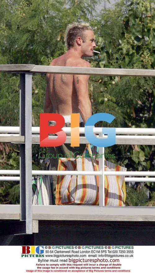 Love Island Celebs Return to UK