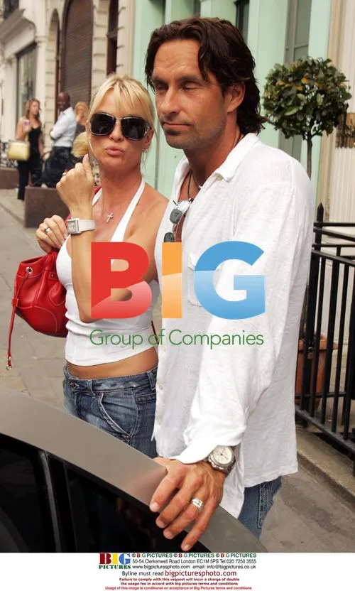 Nicollette Sheridan Shopping in London
