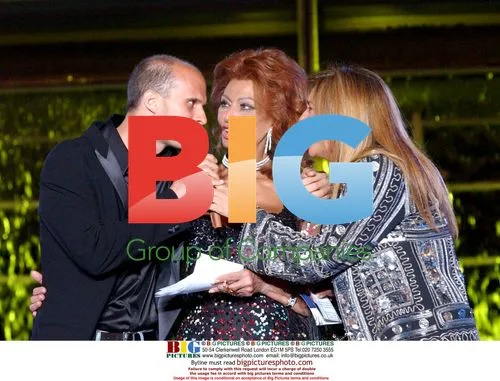 Sofia Loren Receives Civitas Award in Pozzuoli