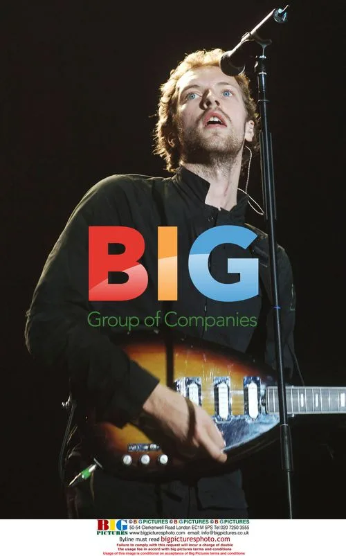 Coldplay perform at Glastonbury 2005