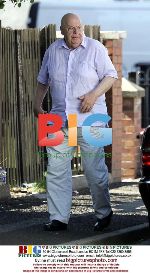 Coronation Street cast filming boxing match